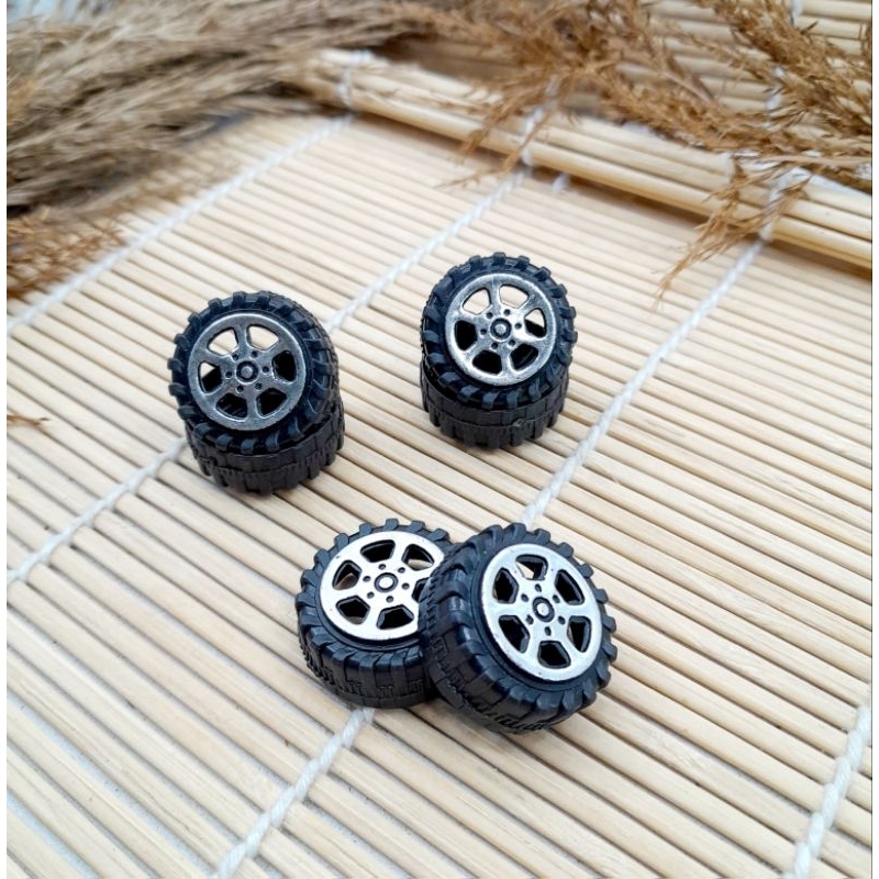 Roda Mobil Mainan Plastik Uk 2cm