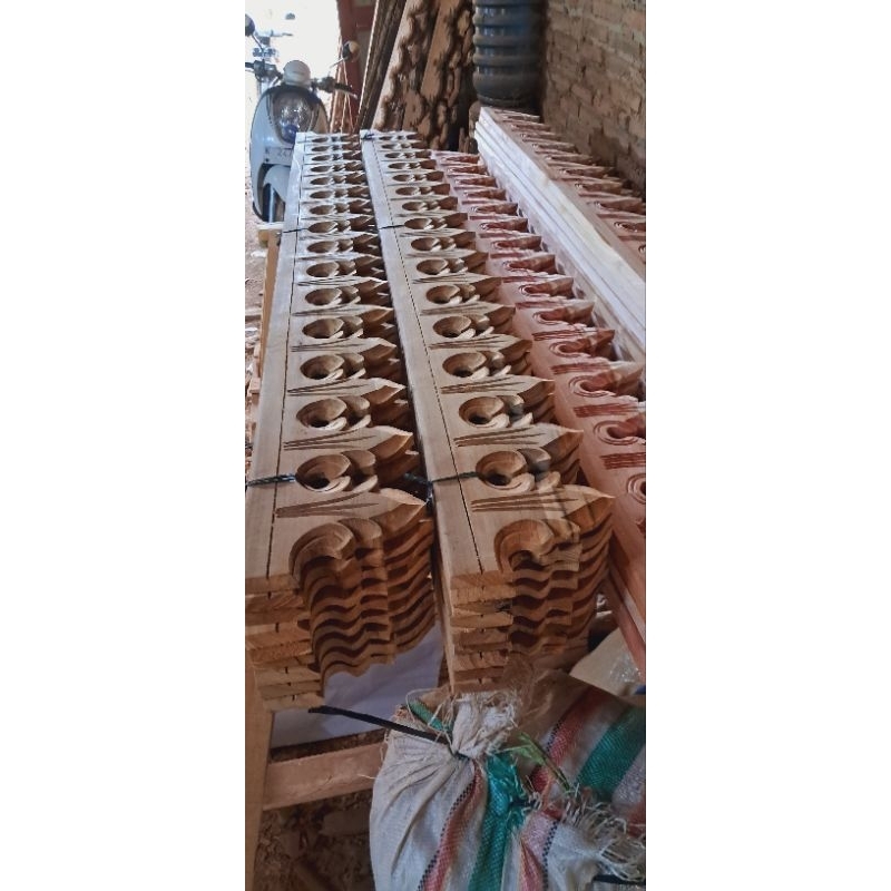 Lisplang motif cemara kayu jati perhutani