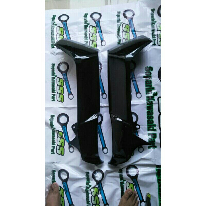 sayap luar kaze r hitam