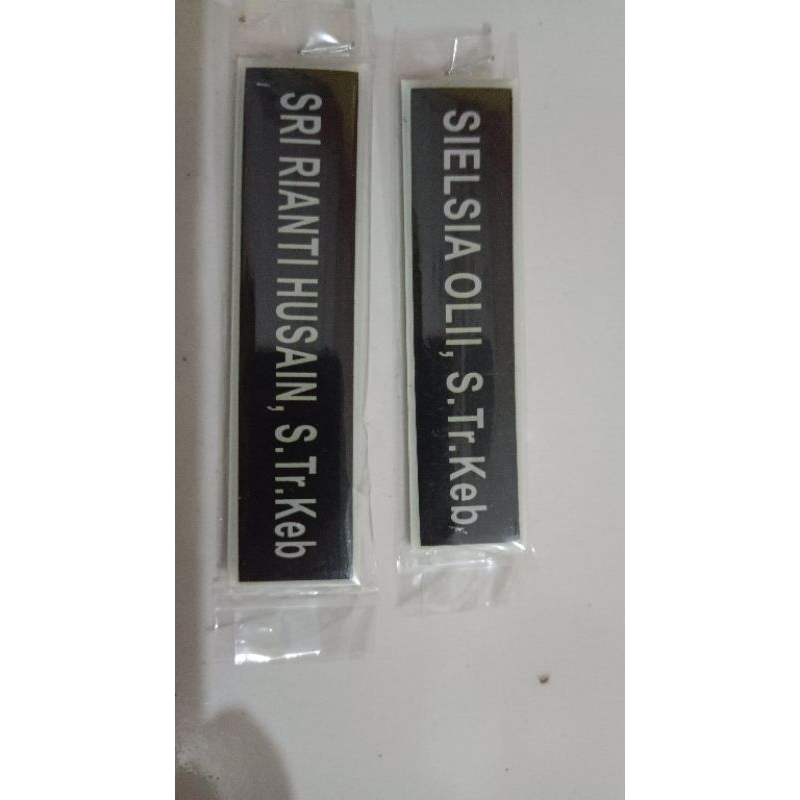 

Name tag Nama Dada Akrilik