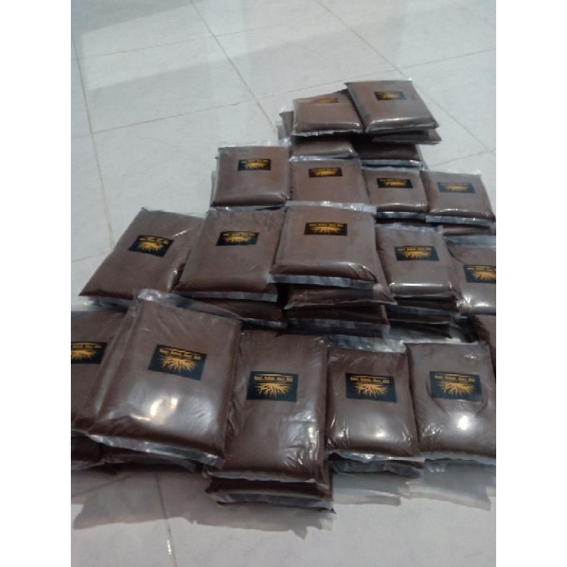 

[BEST SELLER] Kopi Bubuk Hitam Pahit Kemasan (250gr) , Rasa dan Aroma MANTAP , Sudah di Tes ke Beberapa Penikmat