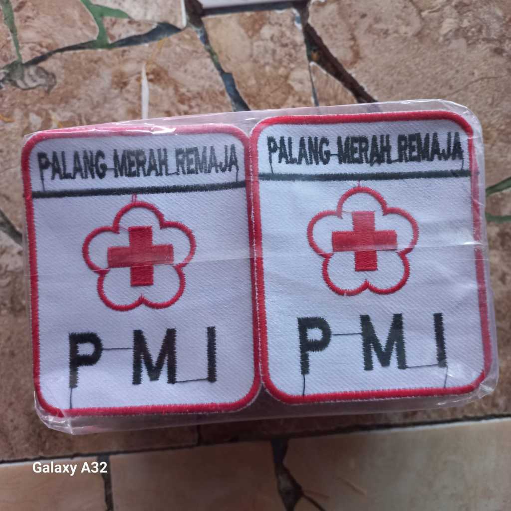 Badge PMI dada bijian bordir gabung palang merah remaja