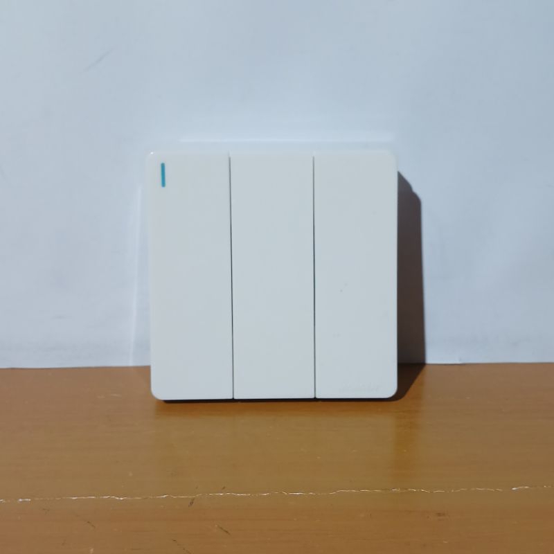 Saklar triple IB MORGEN - WHITE