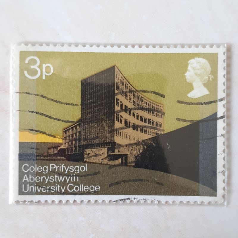 

Perangko Inggris Britania Raya British Architecture, Modern University Buildings (Physical Sciences Building, University College of Wales) Tahun 1971