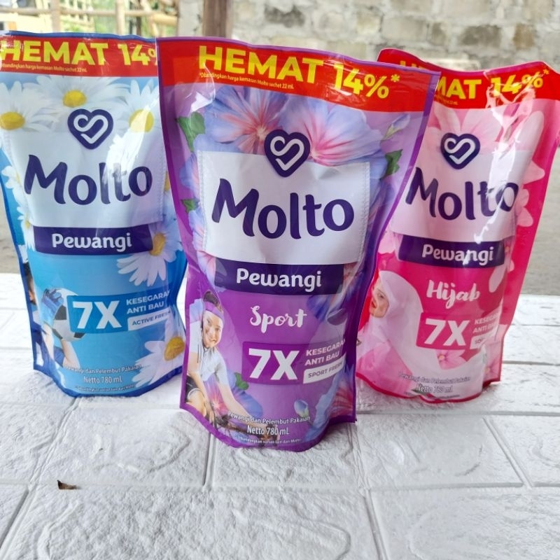 Molto Pewangi Pakaian 780ml