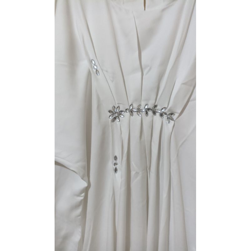 Kaftan By Dailyal.Official Ukuran M warna broken white info detail