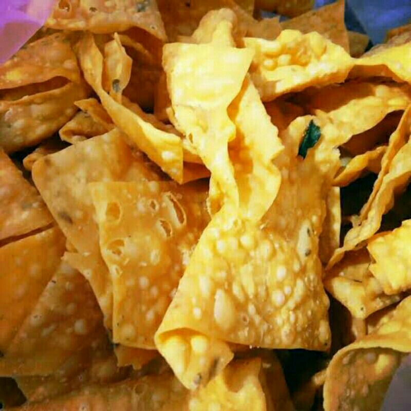 

Cemilan KERIPIK BAWANG 250grm KERIPIK PANGSIT kue bawang