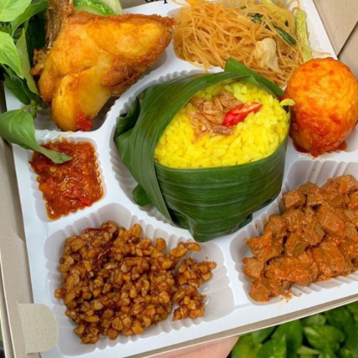 

VRHT0875 READY STOK Siap Saji - Paket Nasi Box Komplit - Nasi Kuning Ayam - Nasi Uduk Ayam - Halal Instan Nikmat