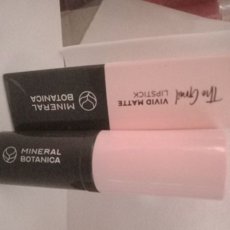 Mineral Botanica The grail Vivid matte lipstik