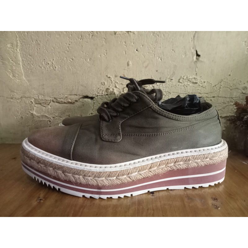 Sepatu Ladies Prada Italy