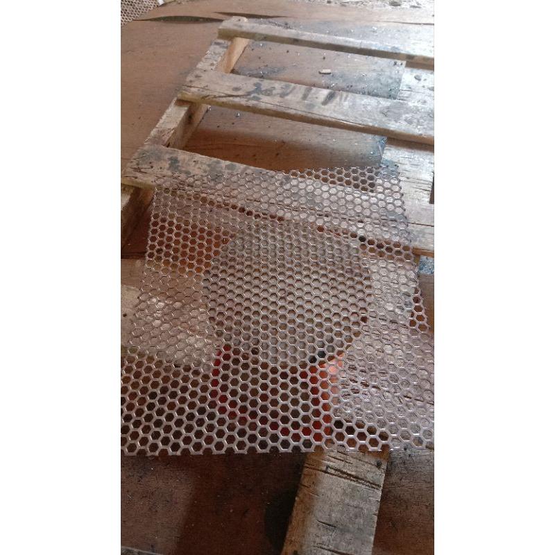 ram grill 40x47 lubang motif segi6