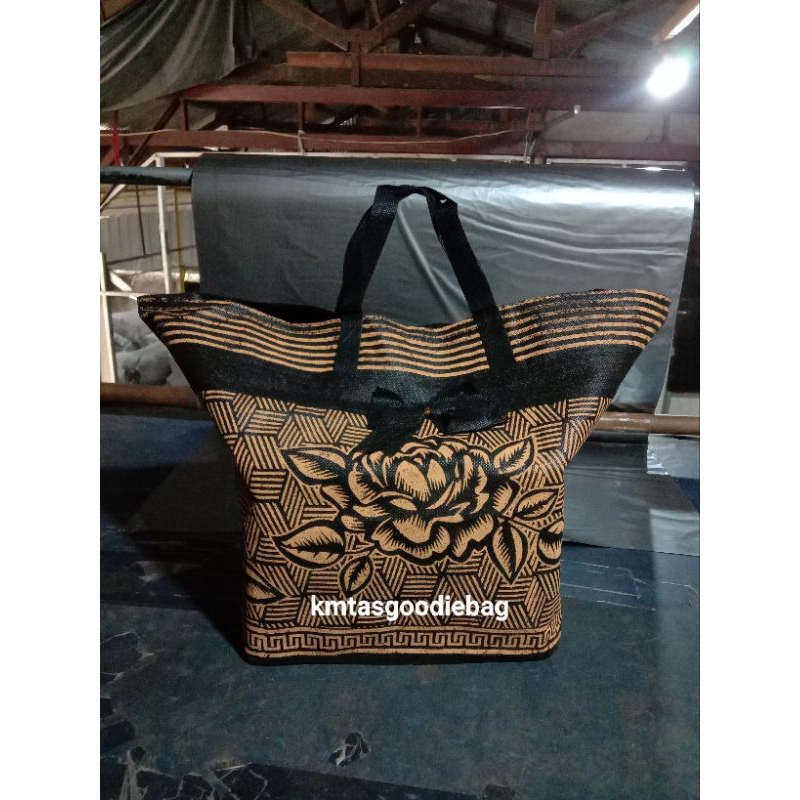 

GOODIEBAG TAS BOX BESEK HAJATAN TAS KAIN KOTAK NASI ISI 12PCS
