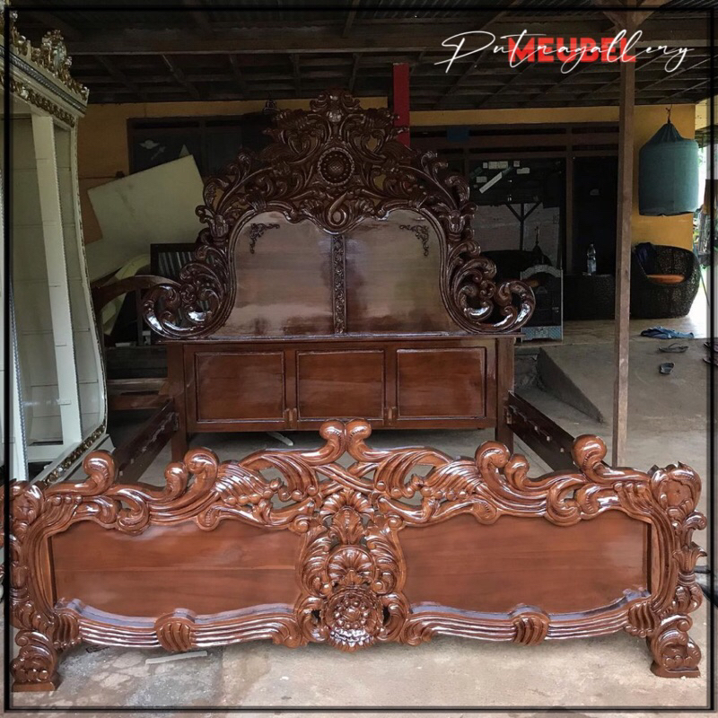 Tempat Tidur Ranjang Dipan Sultan Ukir Barong Polos Kayu Jati Jepara Finishing Warna Natural
