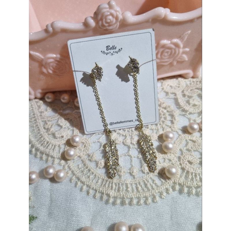 anting panjang model daun