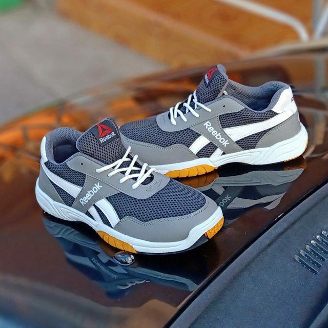 cuci gudang sepatu badminton //sepatu badminton // sepatu running // sepatu olahraga