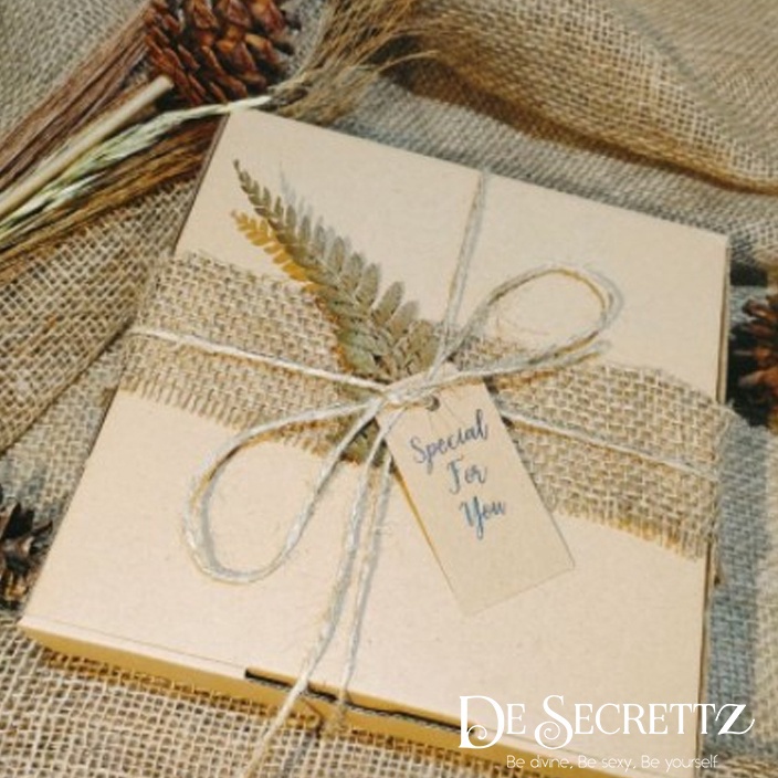 

TIPE BC171 DeSecrettz GIFT BOX ONLY TANPA LINGERIE Untuk Membungkus Kado Lingerie, Hadiah Wedding, Seserahan, Birthday, Anniversary Bungkus Kado Baju Tidur Sexy, Box Kado Ulang Tahun, Box Kado Pernikahan, Gift Box Lingerie