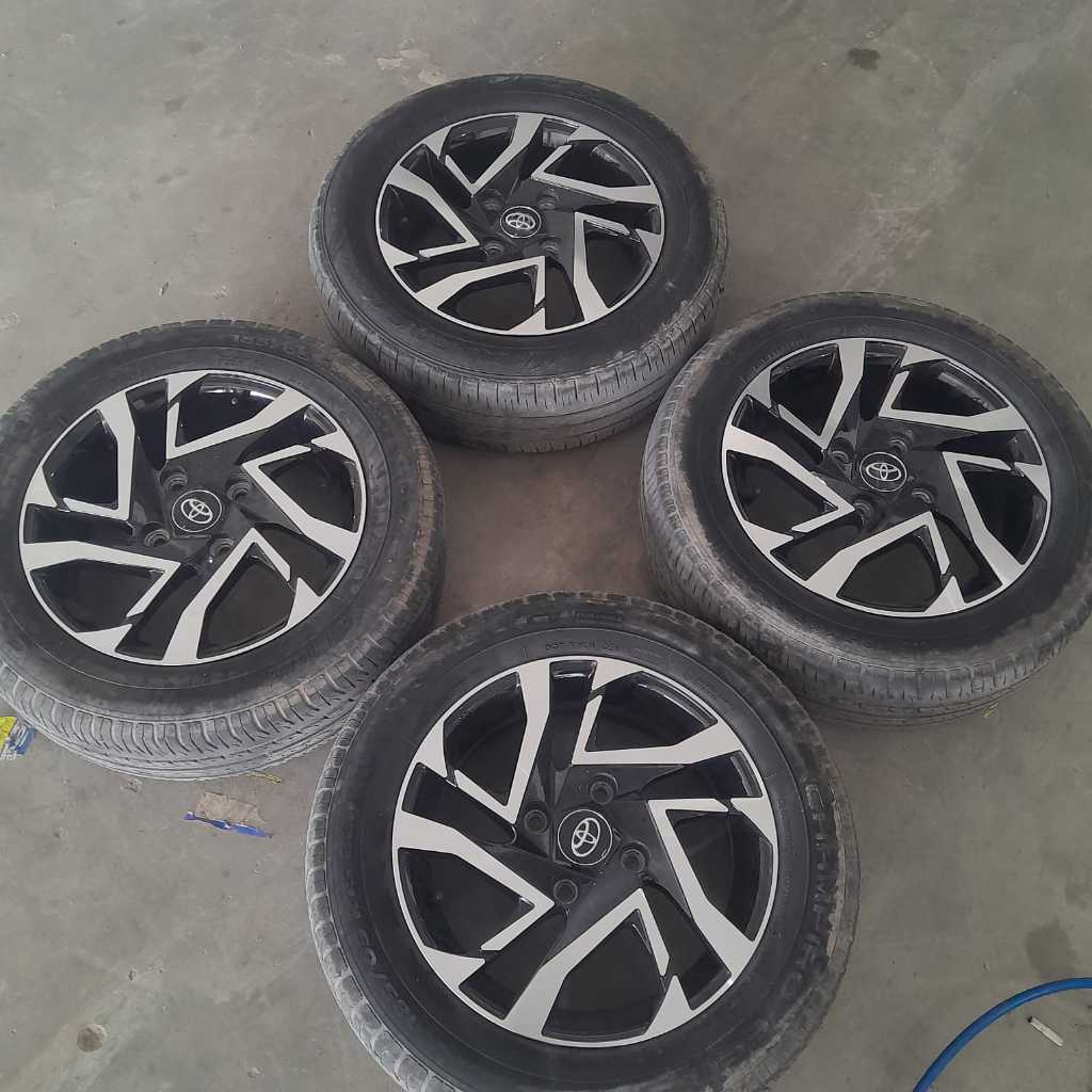 Velg Mobil Bekas AVANZA R15 Lubang 4 Ban 185 65 R15