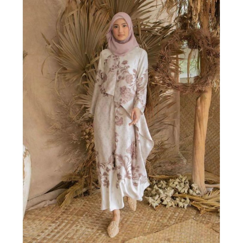 preloved  maumere dress  by wearing klamby size L warna blush