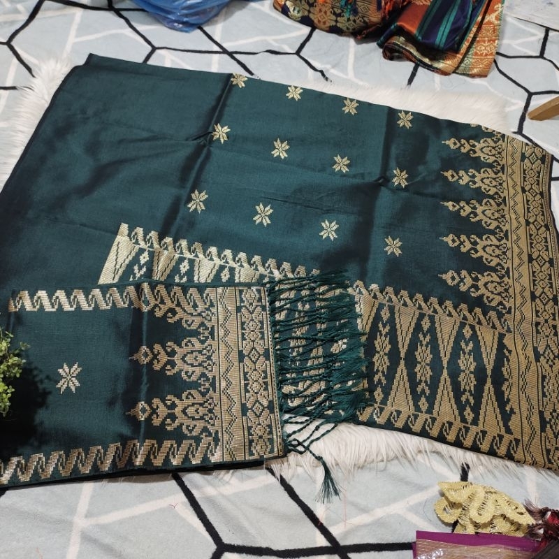 Songket Silungkang warna hijau botol gold