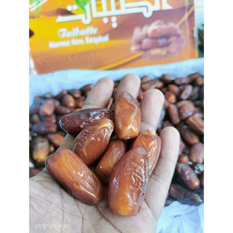 

Kurma Madu Tunisia Non tangkai Buah Fresh 1 kg kemasan Box