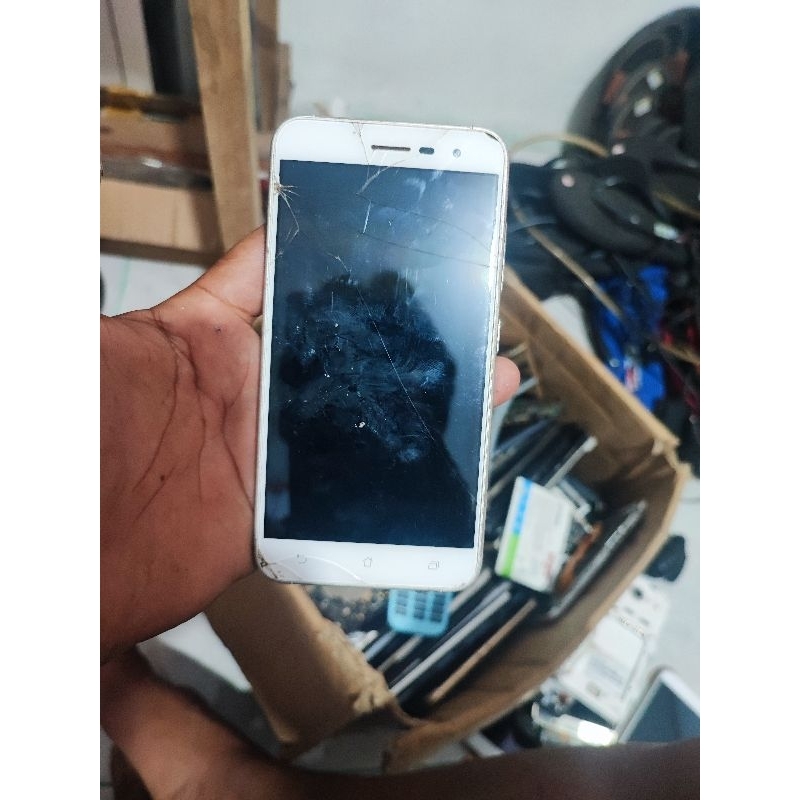 Mesin Asus zenfone 3 ze552kl kondisi mesin idup minus  soket antena jalur ada