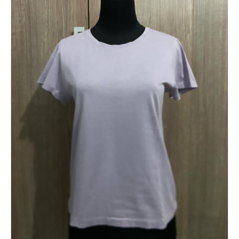 Basic tee by Uniqlo