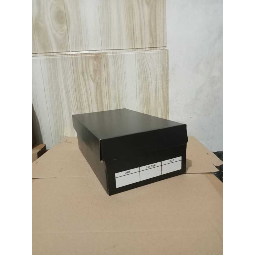 

UK 18x31x11 Kardus Box Sepatu Warna Full Hitam