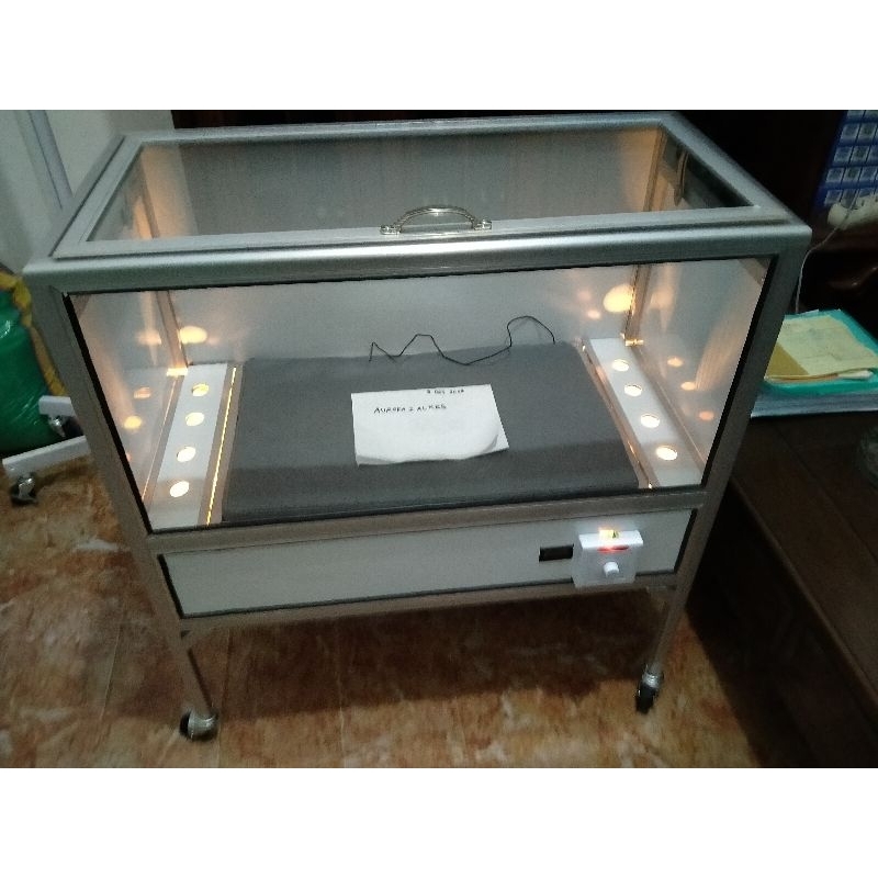 Inkubator penghangat bayi / bayi baru lahir prematur