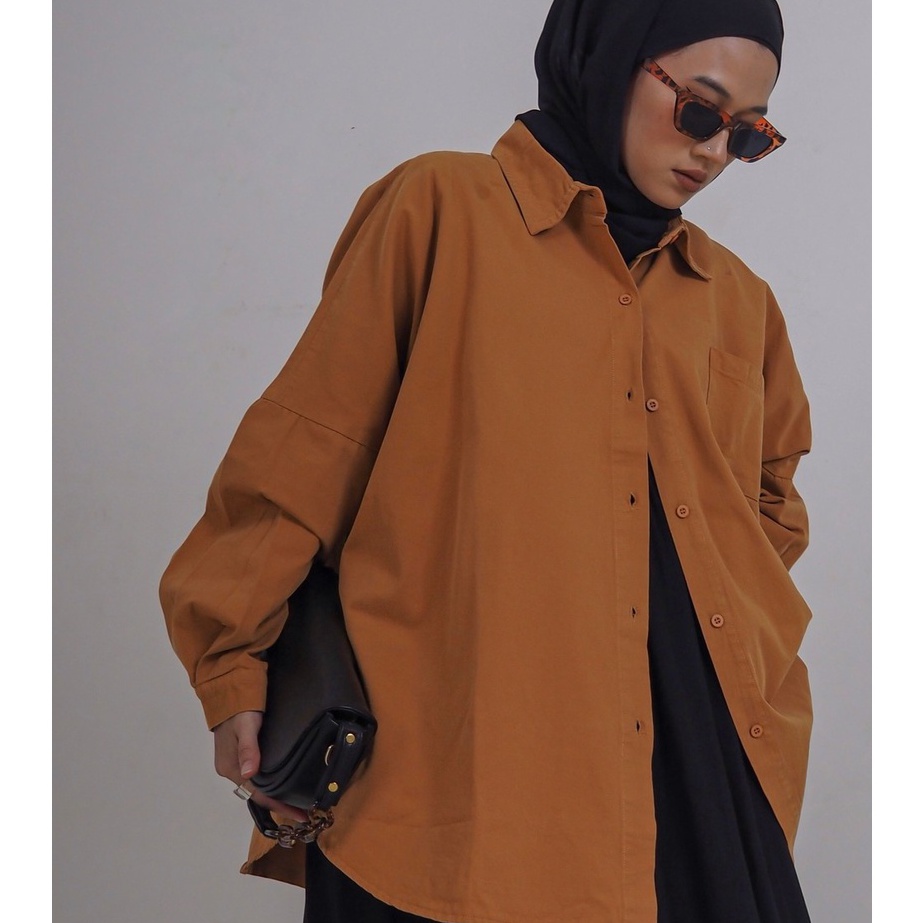 MODEL EDF516 Myrubylicious DAGESTAN COLOUR OVERSIZED DENIM SHIRT