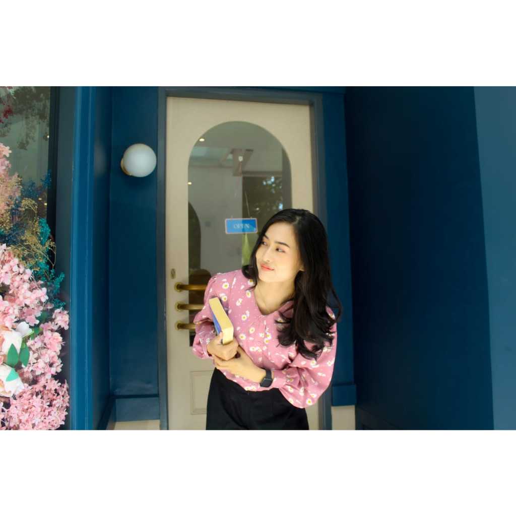 Madeline Blouse Atasan Wanita Korea Motif Pink Bunga