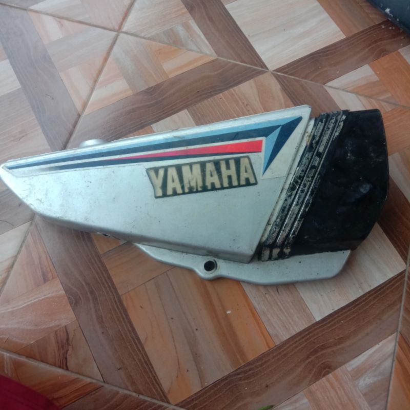 cover samping kanan tutup aki box bok tepong filter Yamaha RX-King 2001 master silver perak emblem s