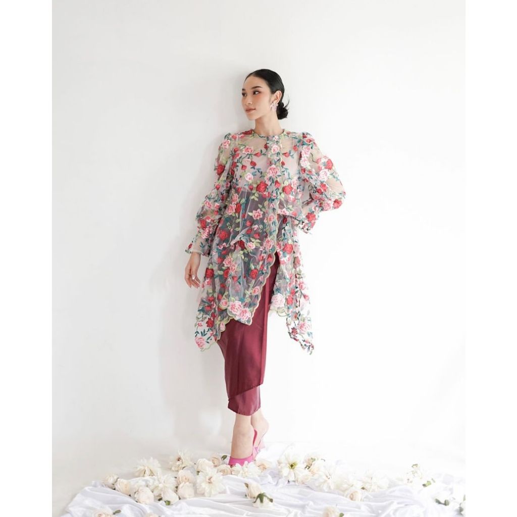 SEWA KEBAYA LAMARAN WISUDA Poppy by Jaleela (MOHON BACA KETERANGAN TERLEBIH DAHULU)