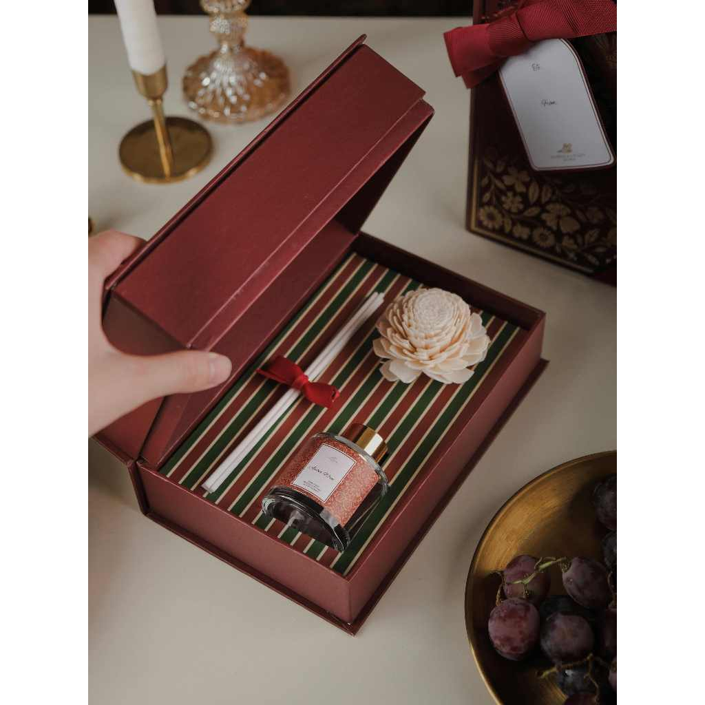 CHRISTMAS HAMPERS PREMIUM CLASSIC BOOK SMALL