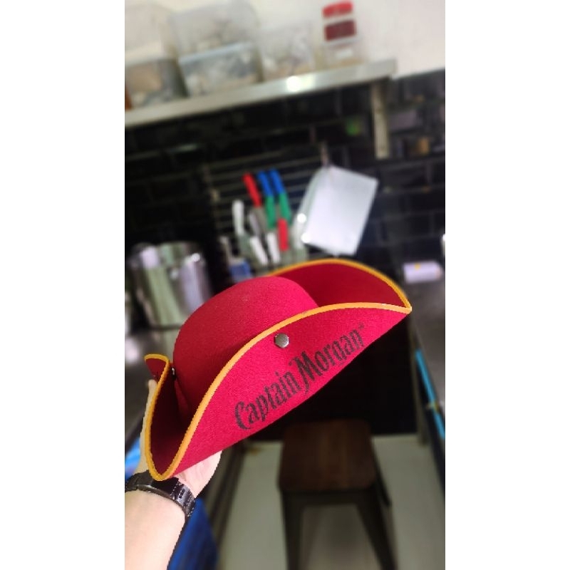 topi kapten bajak laut Captain Morgan