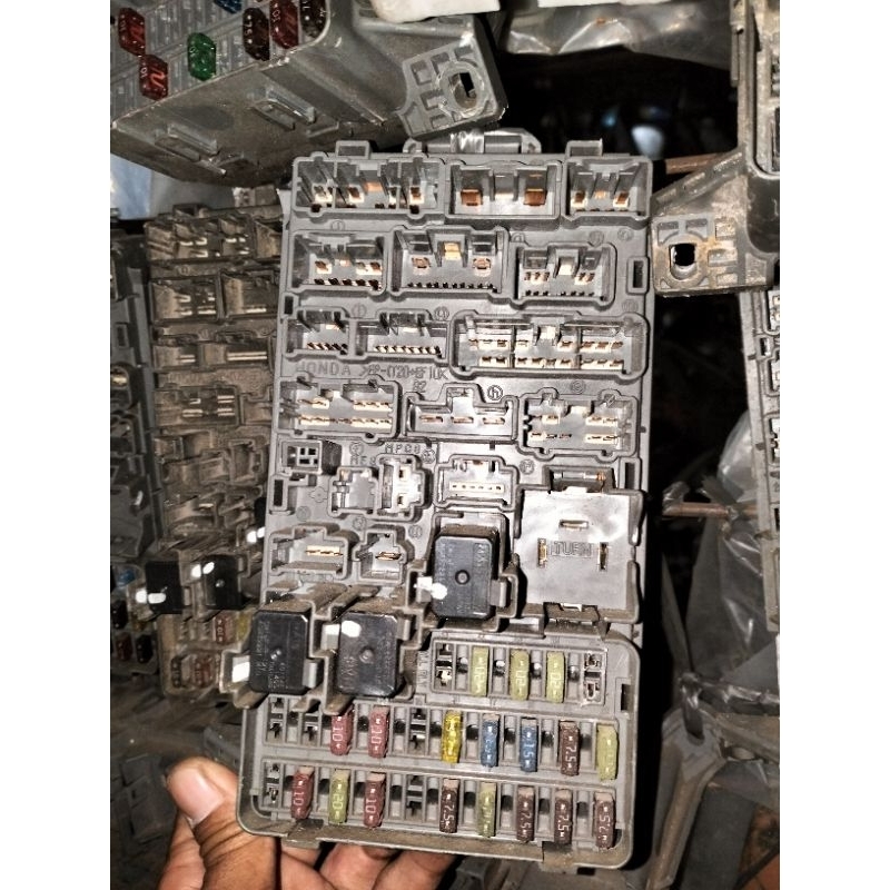 fuse box / box sekring dalam honda crv gen 2