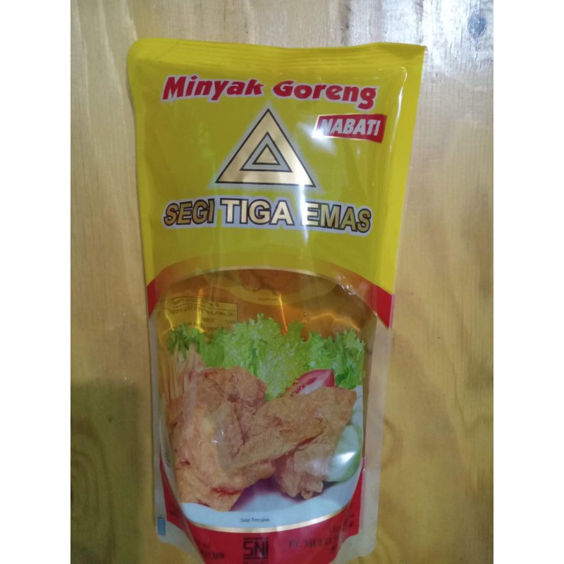 

Minyak Goreng Segitiga Emas 1 Liter