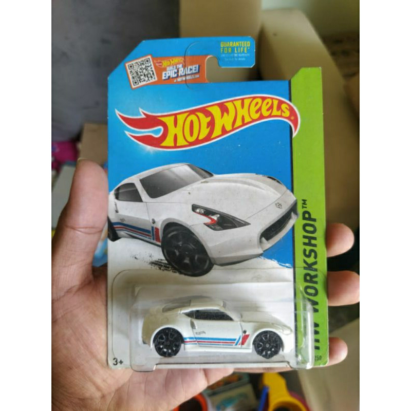 Hot Wheels Nissan 370z putih / HotWheels Nissan 370z putih
