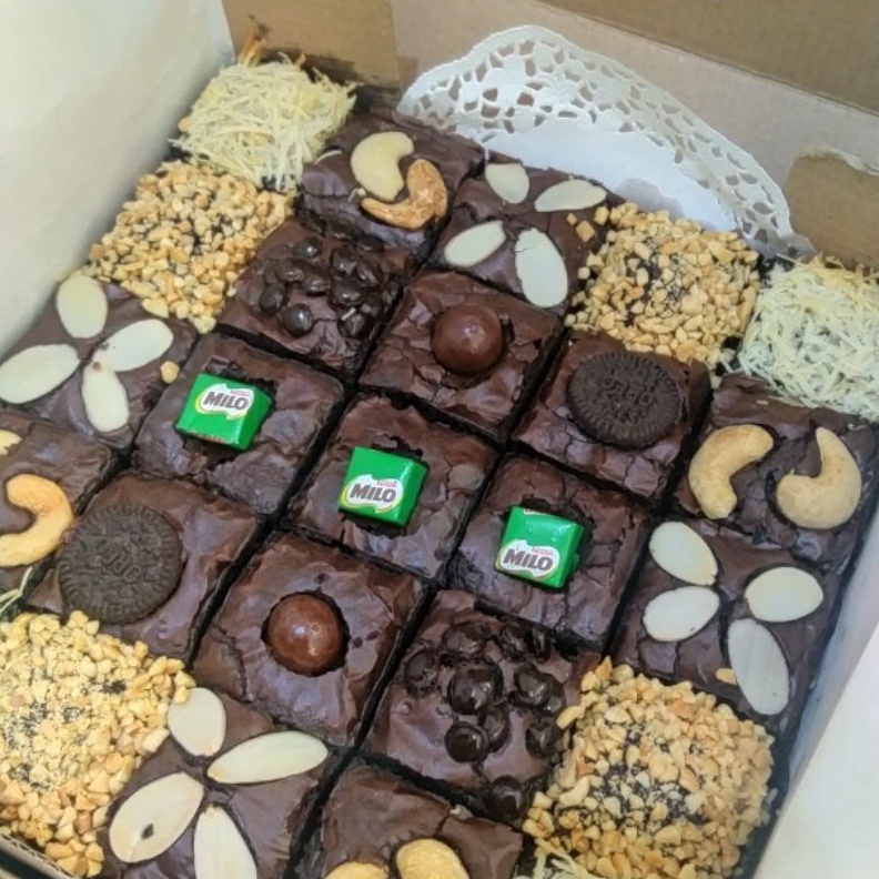 

✨TERBARU✨ Brownies Fudgy shiny Cantik 20 x 20 !