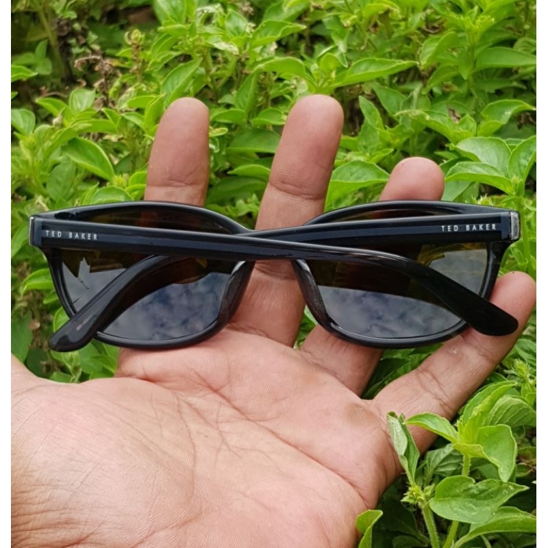 Kacamata Ted Baker
