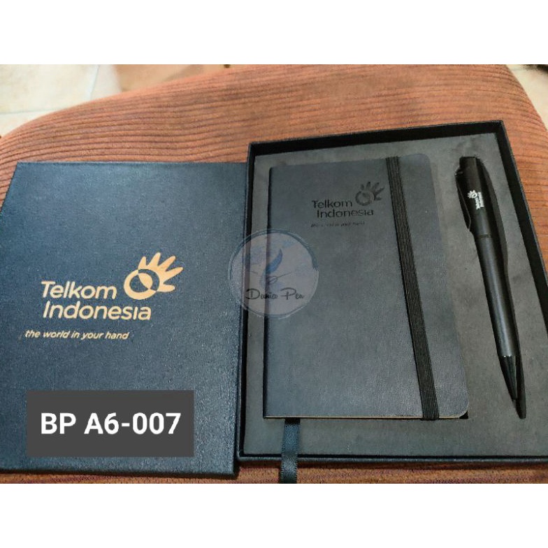 

Terlaris.. Giftset Elegan Pulpen metal dan Notes A6, Souvenir Promosi, Kado dan Hadiah Acara Hampers KVG