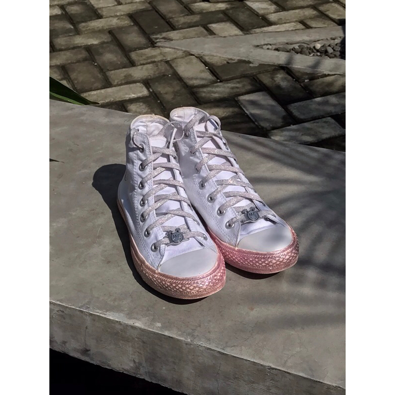 CONVERSE X MILEY CYRUS SECOND BRANDED THRIFT SEPATU SECOND ORIGINAL SEPATU SECOND MURAH KONDISI BAGU