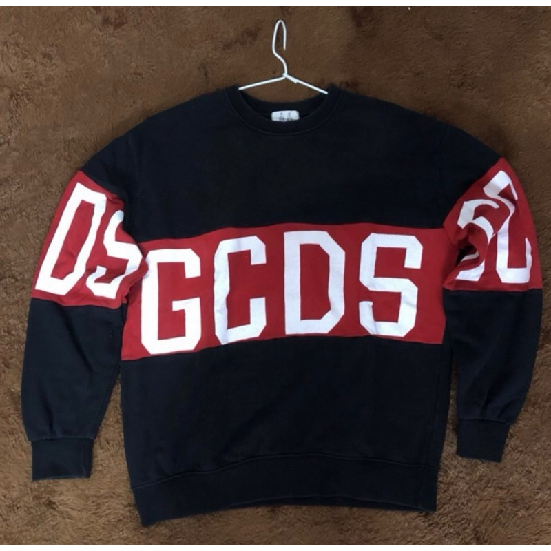 Crewneck GCDS hitam size XL