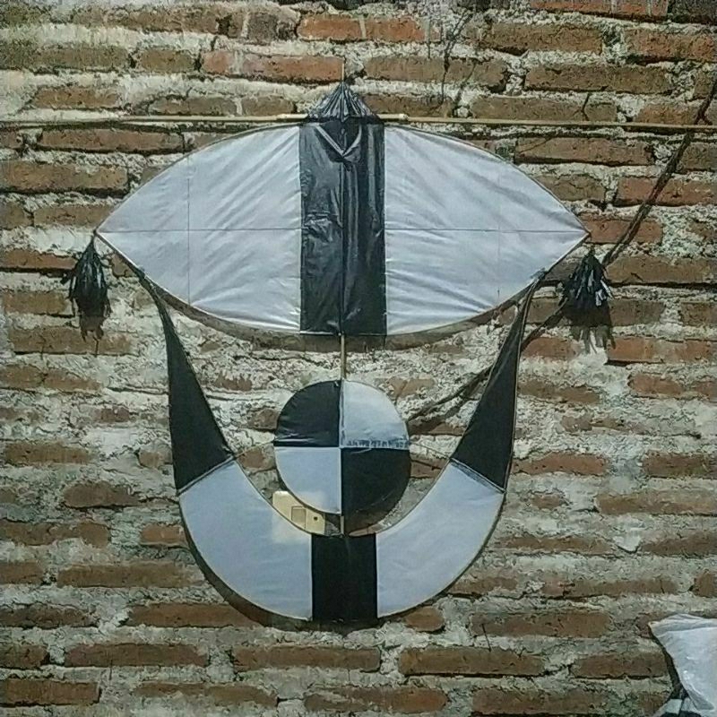 layangan bulanan ukuran 70cm