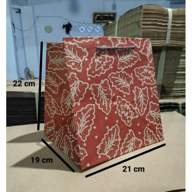 

Paper Bag Motif R8, Ukuran 21x19x22