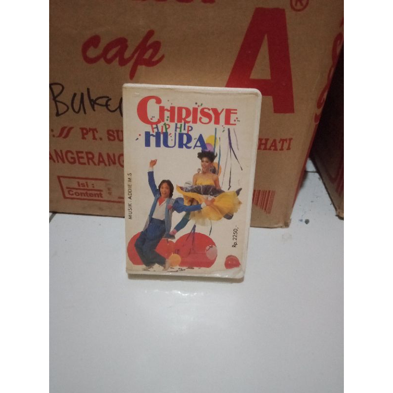 Kaset Chrisye hip hip Hura