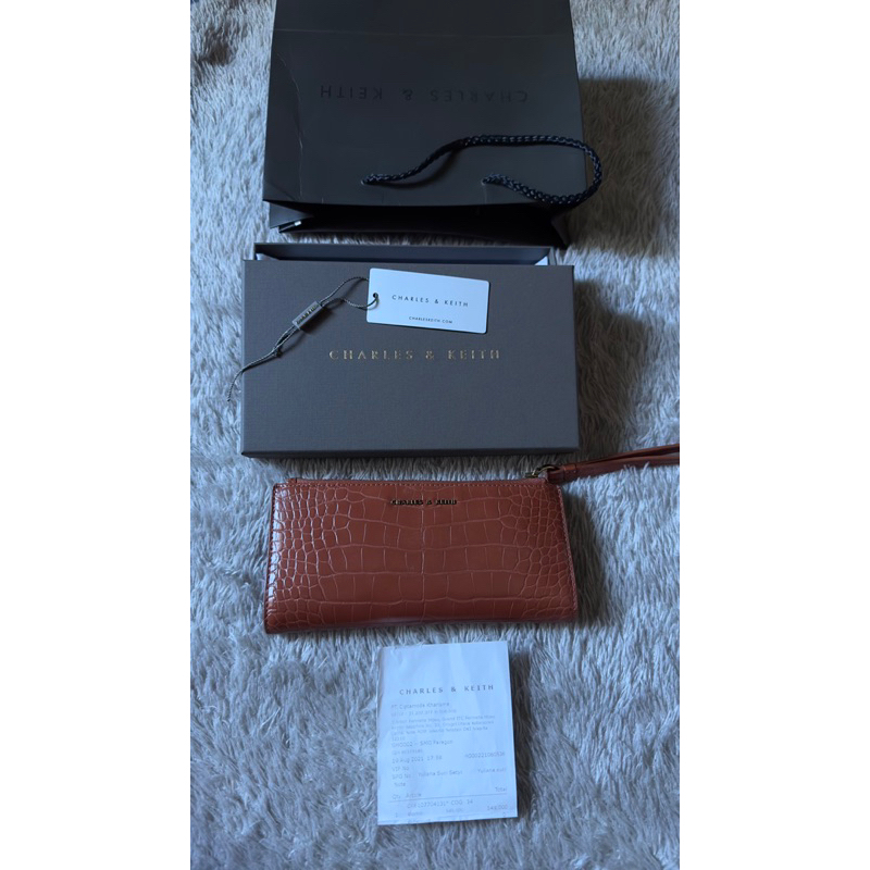 Preloved Dompet Lipat Charles & Keith ORI