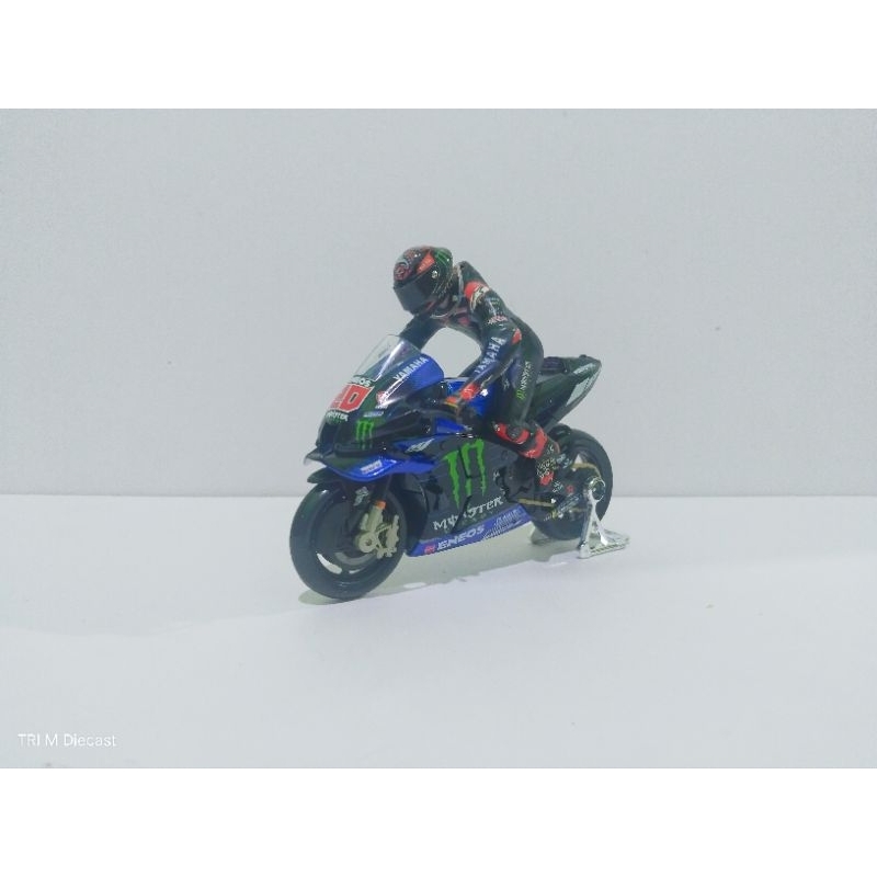 Miniatur figur Fabio Quartararo Yamaha 2021 Skala 1:18