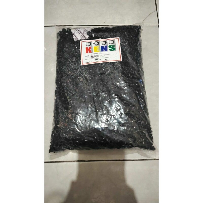

Mata Ayam Hitam Uk.350 Merk KENS
