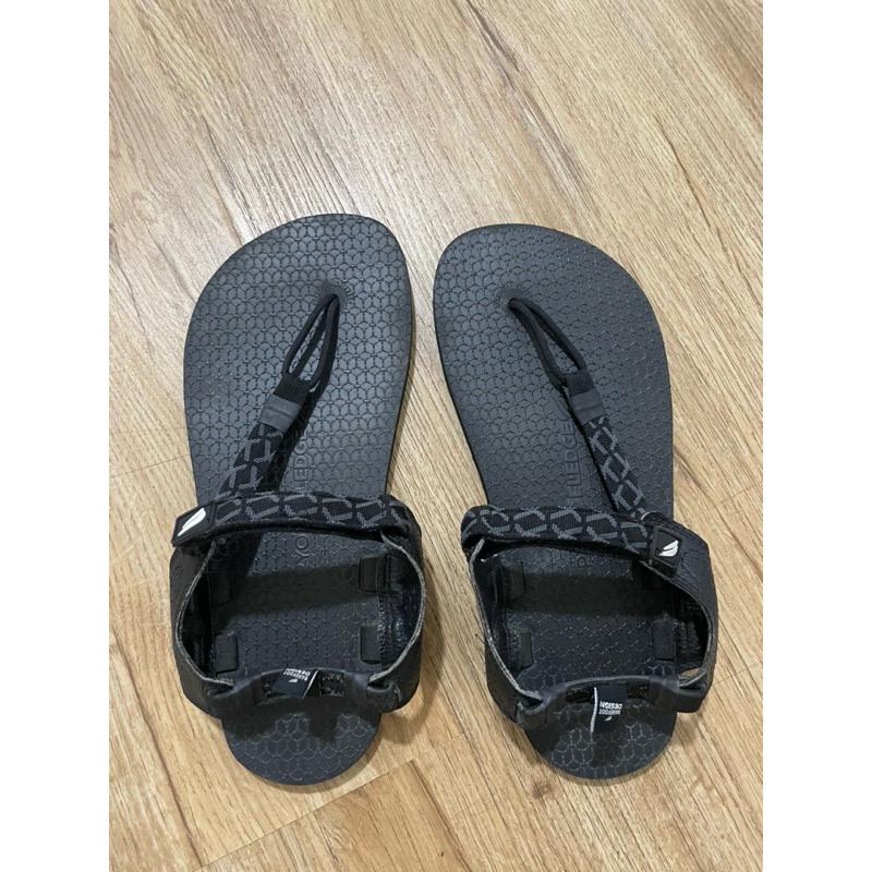 PRELOVED pyopp fledge tapak barefoot flip flops ukuran 41
