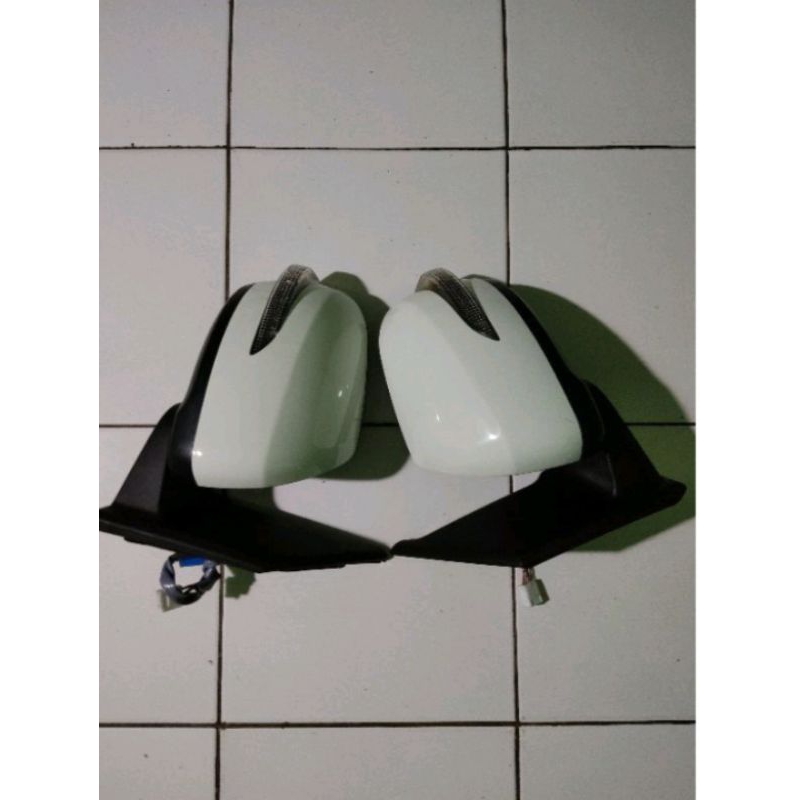 Kaca spion mobil Ayla sepasang kanan kiri siap pasang